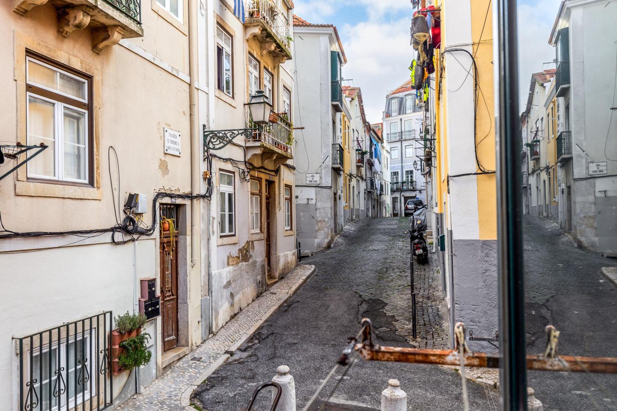 Escadinhas Da Santa Apartment Lisbon Bagian luar foto